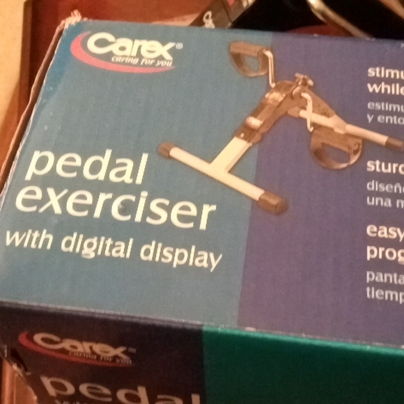 Pedal excerciser with digital display by Carex - Picture 5 of 9